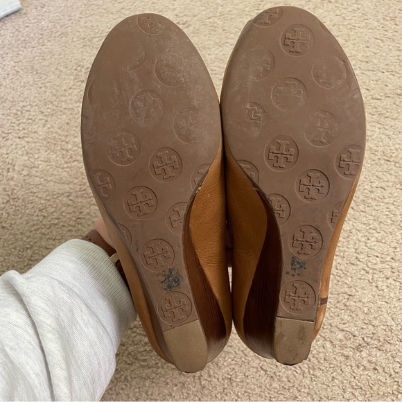 Tory Burch Peep Toe Brown / Tan Leather Wedges SIZE 8.5 - Picture 9 of 9